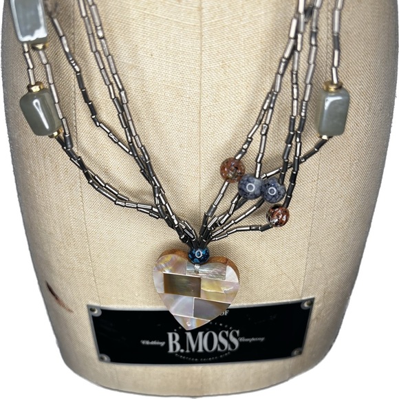 Retro Multi chain (5) beaded with mother of Pearl heart pendant - Picture 6 of 6